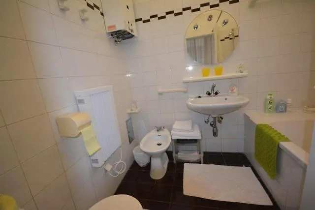 Vienna Holiday Apartments *